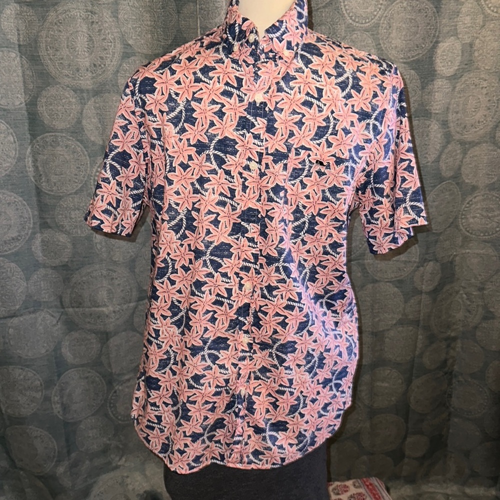 Vineyard Vines button up shirtsleeve collared shirt